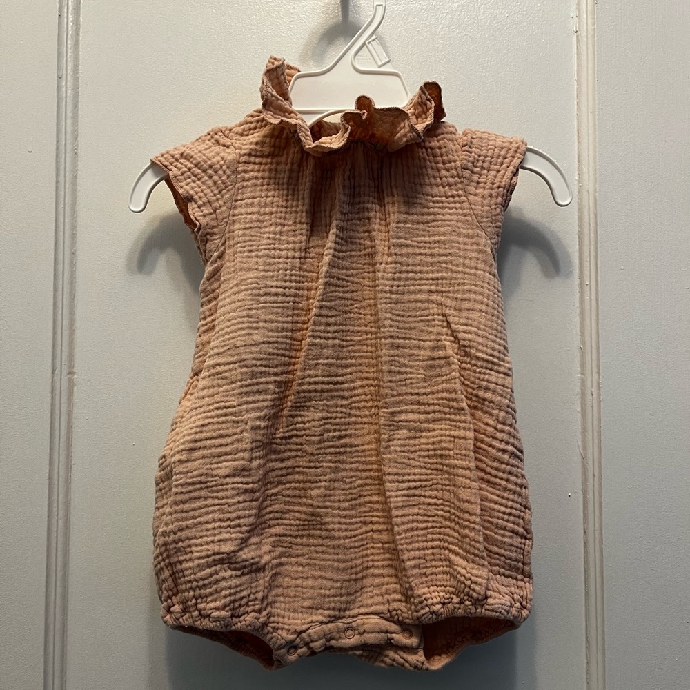 Pink muslin onesie w ruffles